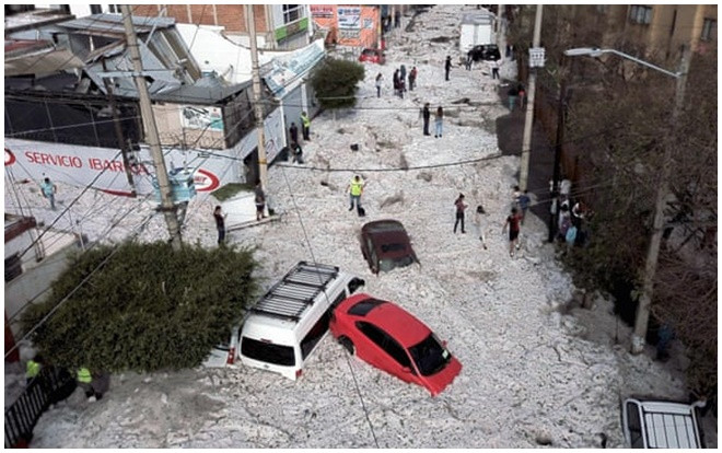 Mưa đá 'quái dị' khiến thành phố hóa sông băng chỉ sau một đêm Ảnh 2