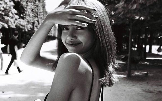 Kênh Youtube của Lisa (BLACKPINK) nhận nút vàng khi cán mốc 1 triệu lượt theo dõi Ảnh 2