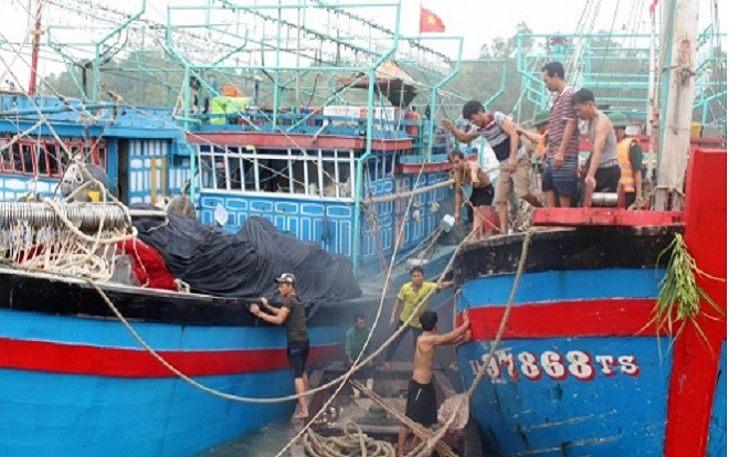 Nhiều tàu thuyền ở Nghệ An vẫn chưa liên lạc được sau khi bão số 2 đổ bộ Ảnh 2