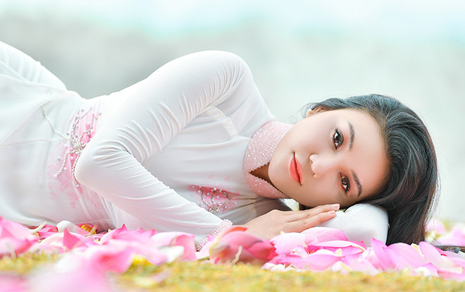 'Nữ xạ thủ xinh đẹp nhất Việt Nam' khoe nét duyên dịu dàng với quốc hoa Ảnh 2