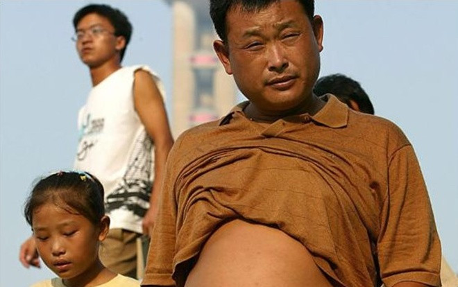 Trung Quốc cấm đàn ông cởi trần 'hở bụng, lòi rốn' ở nơi công cộng Ảnh 2