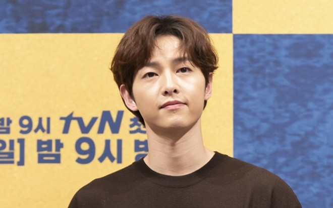 Song Joong Ki lập tức quay phim mới sau khi ly hôn, Knet cổ vũ: 'Quên người phụ nữ tồi kia đi!' Ảnh 2