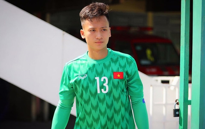 'Ngẩn ngơ' trước vẻ điển trai của thủ môn Dương Tùng Lâm Ảnh 2