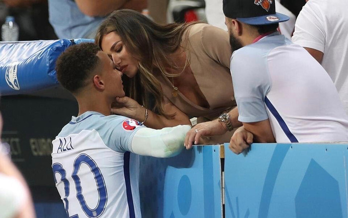 Ngắm thân hình 'bốc lửa' của người tình nằm cạnh Dele Alli khi bất tỉnh Ảnh 2