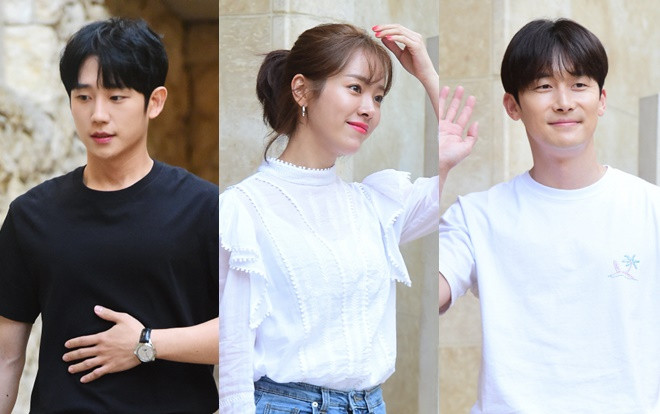 Han Ji Min và Jung Hae In rạng rỡ tại tiệc hoan kết thúc phim 'Đêm xuân' Ảnh 2