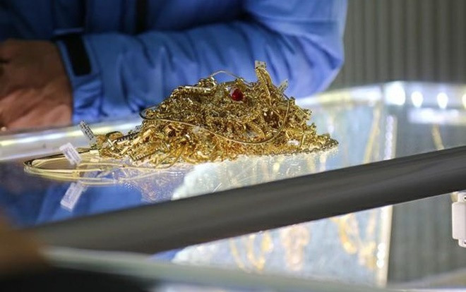 Bắt giữ kẻ mang bình xịt hơi cay và búa cướp tiệm vàng rồi bỏ chạy ở Lâm Đồng Ảnh 2