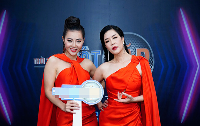 Chị đại Thu Phương - Thanh Hương đốt cháy sân khấu với sắc đỏ cam nồng nàn Ảnh 2