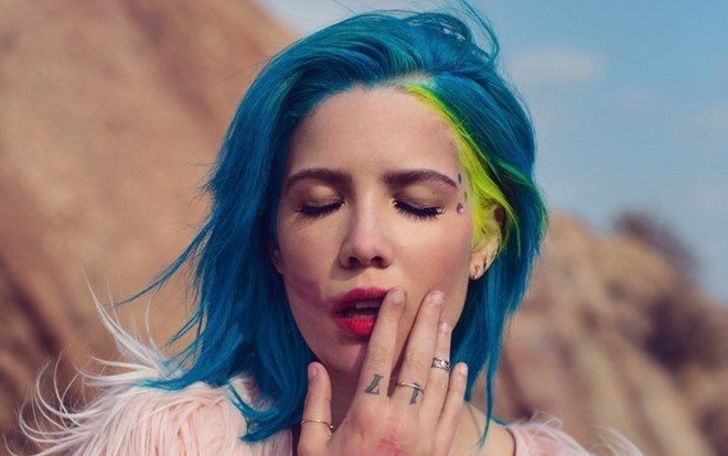 Bị chỉ trích dùng LGBT làm 'bệ đỡ' cho sự nổi tiếng, Halsey nói gì? Ảnh 2