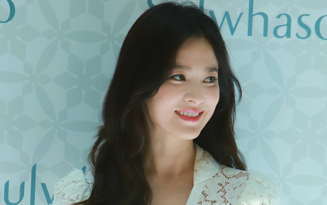 Đây là phản ứng và những gì Song Hye Kyo nói với fan sau khi ly hôn Song Joong Ki Ảnh 2