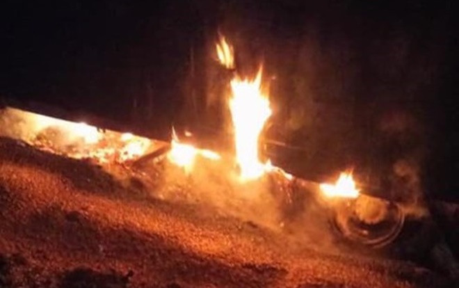 Xe tải chở 40 tấn ngô bất ngờ bốc cháy dữ dội trên đường Hồ Chí Minh Ảnh 2