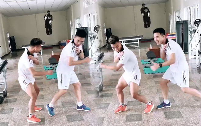 Clip: Bắt trend 'nhanh như chớp', Xuân Trường - Văn Thanh cover 'vũ điệu đau tay' trong 'Hãy trao cho anh' (Sơn Tùng) Ảnh 2