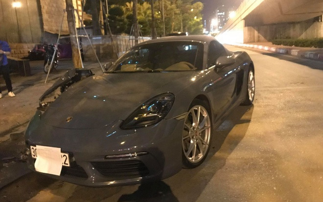 Siêu xe Porsche vỡ nát đầu, bung túi khí sau va chạm với ô tô Innova Ảnh 2