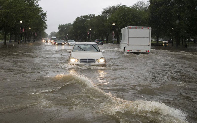 Thủ đô Mỹ biến thành sông, Nhà Trắng cũng không 'thoát' sau mưa lớn Ảnh 2