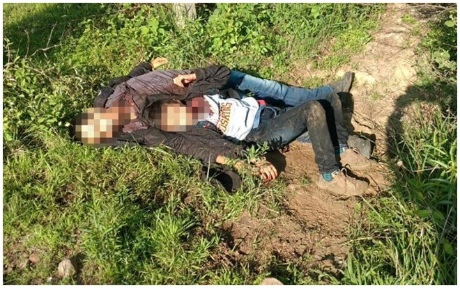 Cậu bé di cư bị cứa cổ nằm cạnh xác cha vứt bên vệ đường gây rúng động Ảnh 2