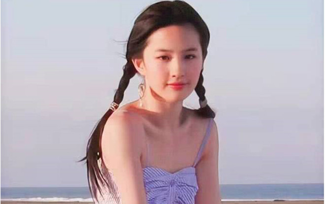 Tấm ảnh tuổi 19 của Lưu Diệc Phi được đào bới lại, cư dân mạng bất ngờ khi so sánh với nhan sắc hiện tại Ảnh 2