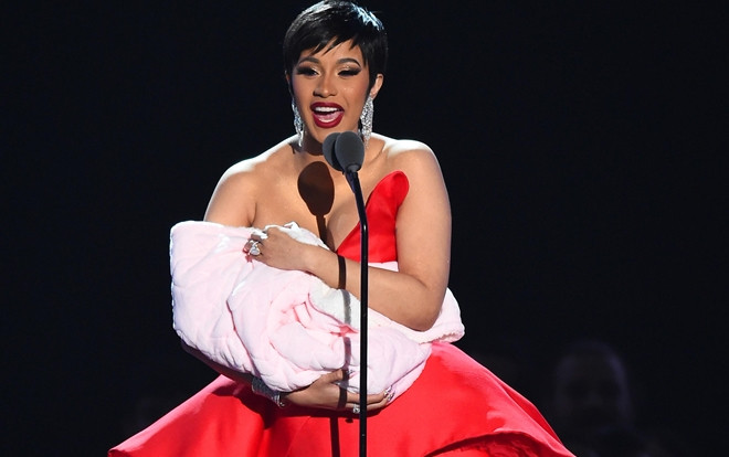 'Bà mẹ của năm' Cardi B tung ca khúc mới nhân sinh nhật con gái cưng 1 tuổi Ảnh 2