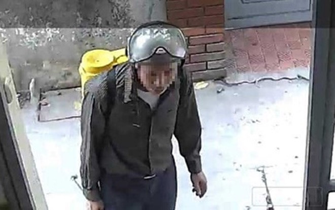 Công an xác minh thông tin xuất hiện đối tượng vờ nhận phun thuốc diệt muỗi để đánh thuốc mê lừa gia chủ đưa 10 triệu đồng Ảnh 2