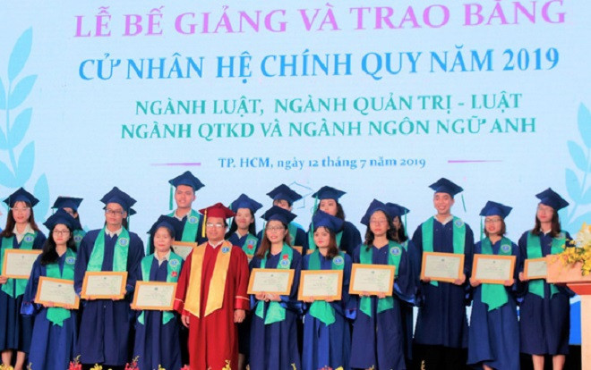 Trường ĐH Luật TPHCM trao bằng tốt nghiệp cho sinh viên qua đời vì bệnh ung thư Ảnh 2