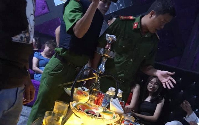 Đột kích bar ở Hải Dương, phát hiện 40 ‘dân chơi’ dương tính với ma túy Ảnh 2
