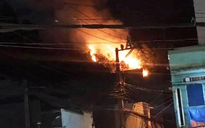 Hơn 600 người dập lửa đám cháy dữ dội tại núi Bà Hỏa trong đêm Ảnh 2