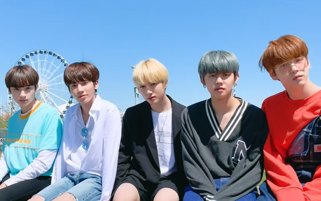 Tham gia showcase đầu tiên tại Mỹ, TXT vẫn 'tranh thủ' làm điều đáng yêu này gửi tặng người hâm mộ Ảnh 2