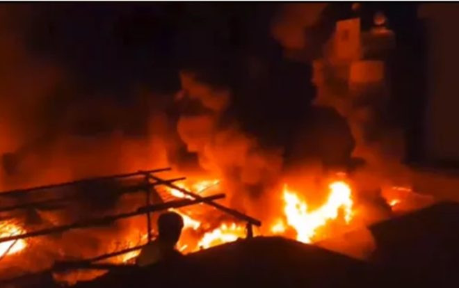 Cháy chợ kinh hoàng ở Đắk Lắk, gần 50 ki ốt bị thiêu rụi Ảnh 2