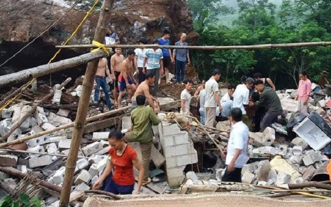 Đang ngủ, 3 người trong một gia đình bị núi lở vùi lấp trong tích tắc Ảnh 2