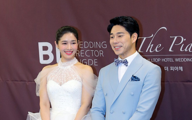 Lee Jun Ki - Song Jae Rim cùng sao Hàn dự đám cưới Sun Woo Sun và đạo diễn 'Goblin' kém 11 tuổi Ảnh 2