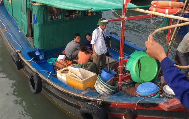 Đã tìm thấy thi thể bé trai 4 tuổi trượt chân rơi từ thuyền xuống biển ở Quảng Ninh Ảnh 2