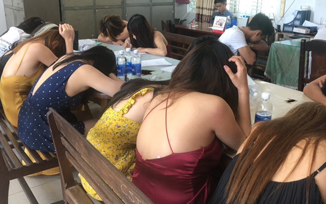 Phát hiện 40 khách mở 'tiệc ma túy' trong quán karaoke Đà Nẵng, có cả kiều nữ phục vụ Ảnh 2