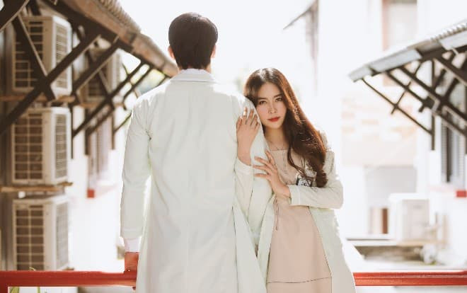 Mừng phim ngắn đạt 1 triệu lượt xem, Nam Em tung bản OST não nề lụi tim người hâm mộ Ảnh 2