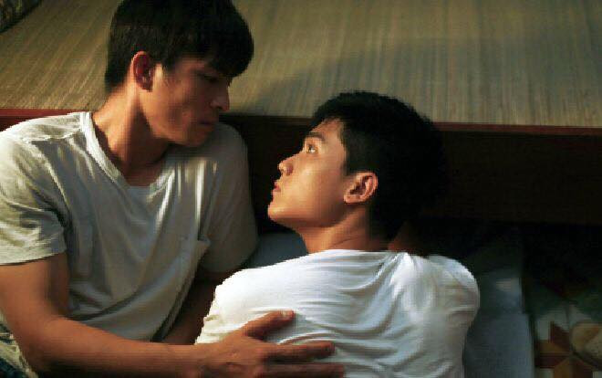 'Thưa mẹ con đi' tung trailer căng thẳng về chuyện tình đồng tính nhưng lại gây sốt vì câu hỏi: ‘Muốn nằm trên hay nằm dưới’ Ảnh 2