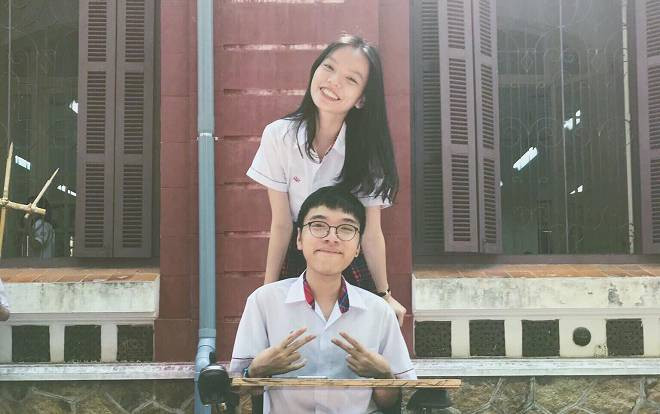 Nam sinh làm bài thi THPT Quốc gia trên xe lăn đạt điểm 10 Tiếng Anh dự định sang Úc du học Ảnh 2