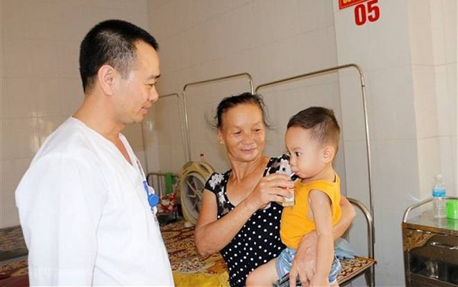 Cứu sống bệnh nhi 19 tháng tuổi hóc xương ở thanh quản Ảnh 2