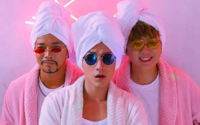 Xem MV Đau đầu của Isaac chợt nhận ra: 'Chỉ có đàn ông mới đem lại hạnh phúc cho nhau' Ảnh 2