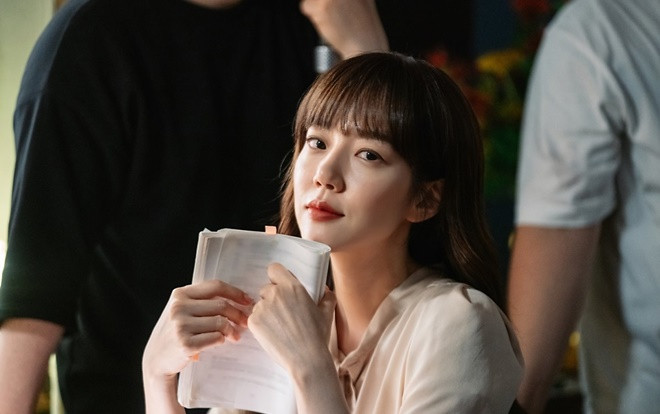 'Chị đẹp' Im Soo Jung như gái đôi mươi ở tuổi 40, xứng đáng là đối thủ đáng gờm của Jang Nara Ảnh 2