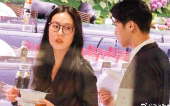 Tiểu hoa TVB Đường Thi Vĩnh bị nghi có tình mới, ngọt ngào dạo siêu thị và về nhà qua đêm Ảnh 2