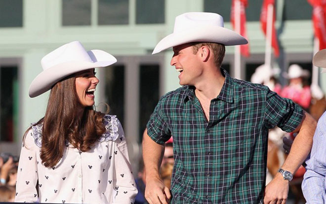 Không ngờ vợ chồng Hoàng tử William cũng thường xuyên diện đồ đôi tình bể bình như vậy! Ảnh 2