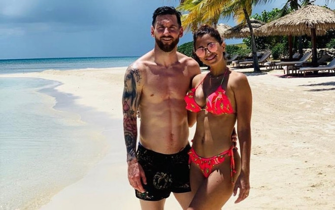 Vợ Messi diện Bikini khoe đường cong bốc lửa, cùng chồng nghỉ dưỡng tại lâu đài triệu đô Ảnh 2