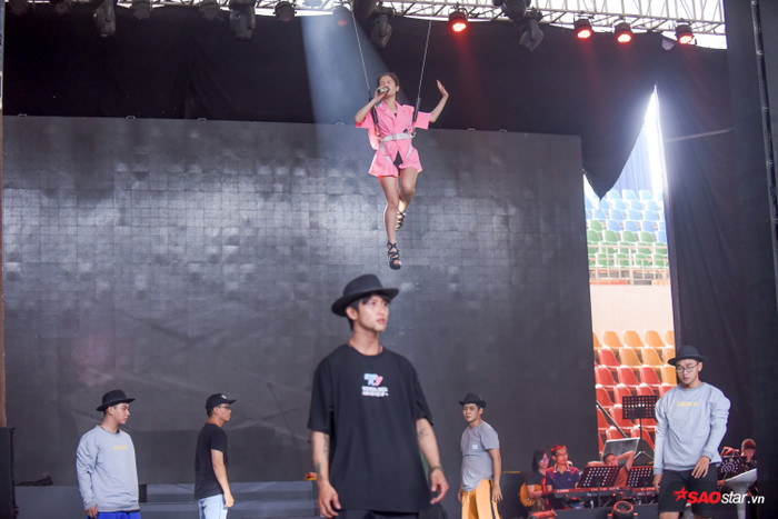 HOT: Lâm Bảo Ngọc 'bị treo' lên không trung, Bích Tuyết - Layla sẽ 'tạo bão' đêm chung kết The Voice 2019?