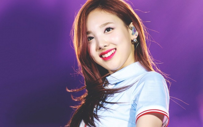 Phản ứng đáng yêu của Nayeon (TWICE) khiến các fan hâm mộ thích thú Ảnh 2