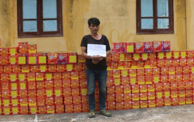 Bắt giữ gần 900kg pháo nổ vận chuyển từ Trung Quốc về Việt Nam Ảnh 2