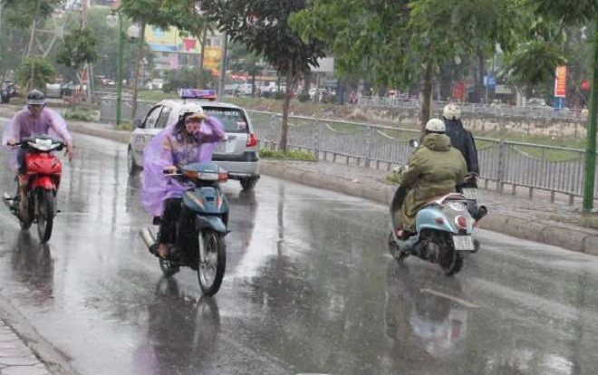 Bắc bộ có mưa giông, miền Trung nắng nóng kéo dài Ảnh 2