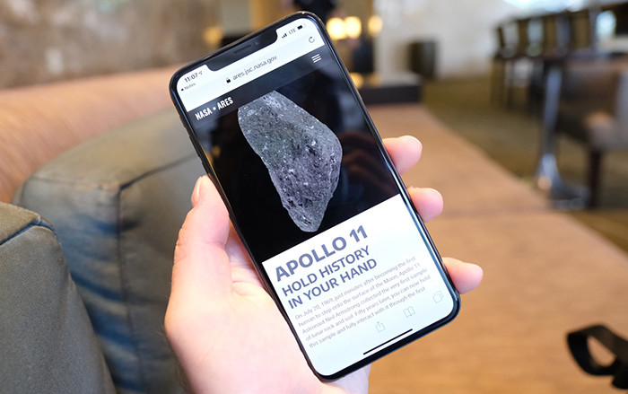 Đây là cách bạn có thể 'cầm' trên tay hòn đá đầu tiên được mang về từ Mặt trăng Ảnh 2