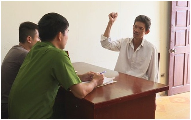 Bắt giữ đối tượng dùng dao truy sát bạn nhậu rồi đón xe khách bỏ trốn Ảnh 2