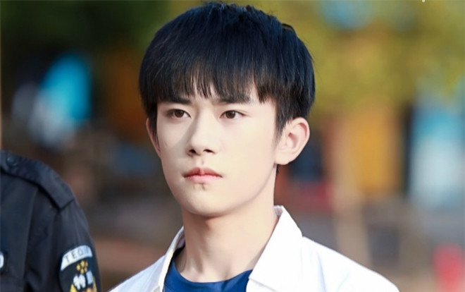 Tiêu chuẩn chọn bạn gái của thành viên TFBoys - Dịch Dương Thiên Tỉ Ảnh 2