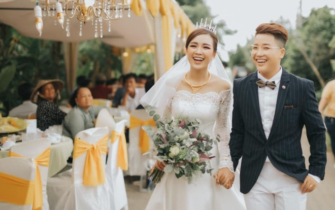 Cặp đôi LGBT YunBin và Tú Tri 'chơi lớn' khi tổ chức lễ cưới kéo dài tận 3 ngày, với vô số khoảnh khắc đẹp Ảnh 2