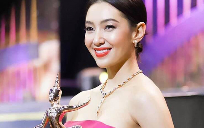 Dàn sao Thái lộng lẫy tại thảm đỏ Nataraj Awards lần thứ 10: Bella Ranee tỏa sáng bên trai xinh gái đẹp nhà Nadao Bangkok Ảnh 2