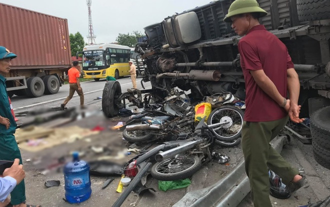 Tang thương 2 vợ chồng công nhân cùng gặp nạn trong vụ tai nạn khiến 5 người tử vong ở Hải Dương Ảnh 2