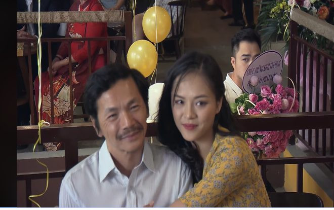 Preview Về Nhà Đi Con tập 72: Huệ khai trương quán trà mới, Khải có mặt đến chúc mừng vợ cũ Ảnh 2